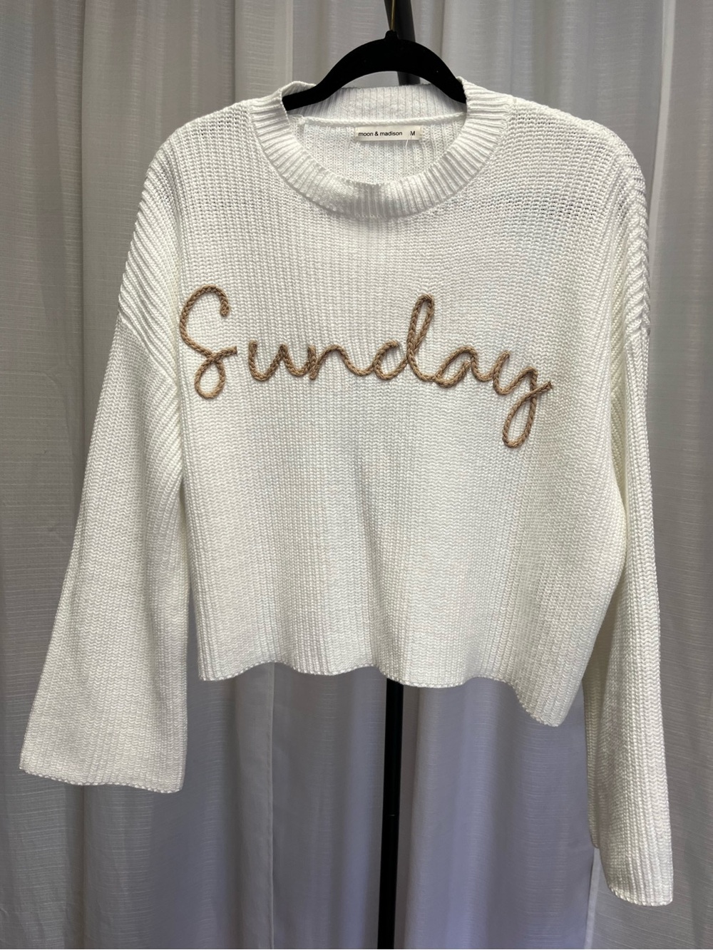 Moon & Madison "Sunday" Cropped Knit Graphic Sweater | size medium